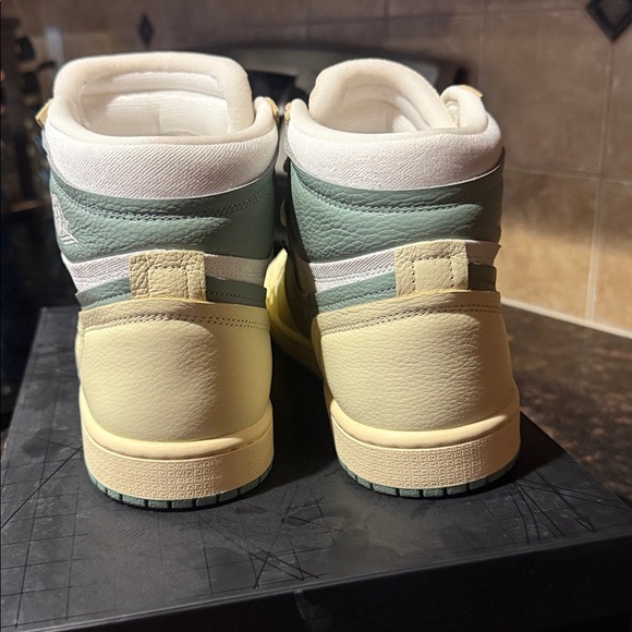 🎄 Christmas Sale 🎄 Size 10 Nike Air Jordan 1 Green Beige & White - Worn Once - Picture 7 of 13